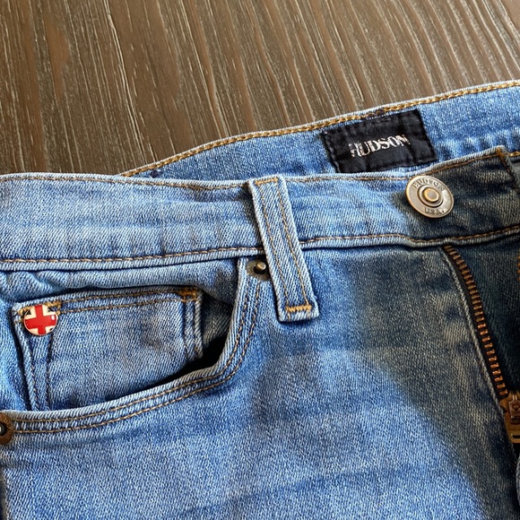 Hudson distressed jeans with raw edge at ankles size 26. - Picture 7 of 12
